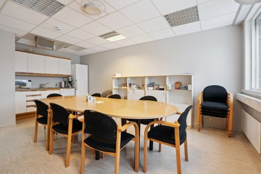 Kjøkken med spiseplass til ansatte
