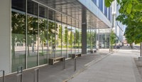 Lang eksponering mot gatebildet og gode muligheter for profilering av virksomheten.