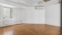 Romslig og lyst areal med gode muligheter for fleksibel innredning