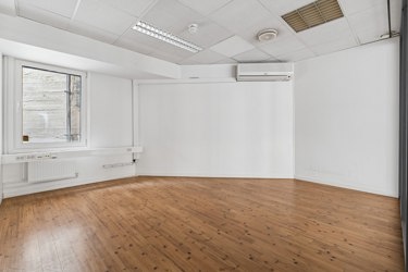 Romslig og lyst areal med gode muligheter for fleksibel innredning