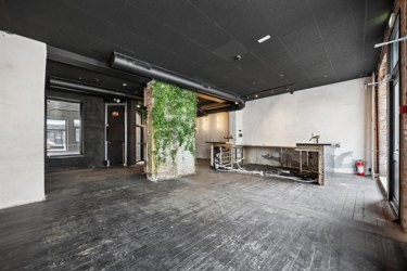 Åpent og romslig serveringsareal med fleksible muligheter for innredning og tilpasning til nytt konsept.