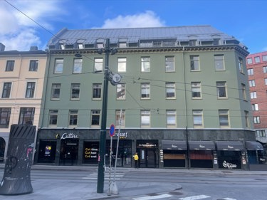 Fasade med inngangsparti