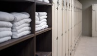 Felles garderobe, perfekt for de som bruker treningsrommet før jobb