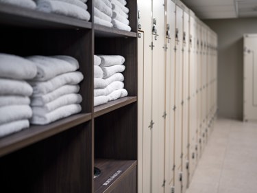 Felles garderobe, perfekt for de som bruker treningsrommet før jobb