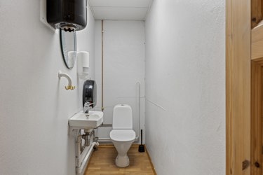 Eget toalett som er en del av lokalets funksjonelle planløsning.