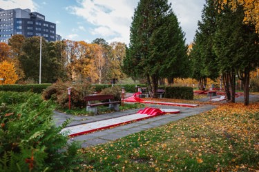 Lyst til å spille minigolf i lunsjen?