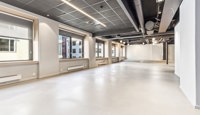 Store vinduer med utsikt over Torggata