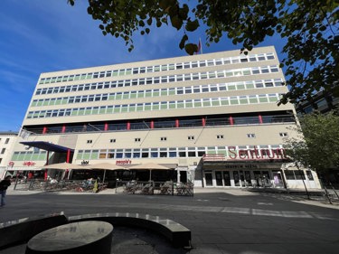 Bygget ble ferdigstilt i 1940 av arkitekt Ove Bang for Oslo Arbeidersamfunn