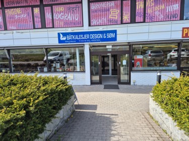 Lyse lokaler med gode eksponeringsmuligheter på attraktive Holmen Senter.