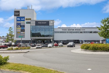 Thon Senter Rygge – et veletablert handels- og næringssenter med sentral beliggenhet og gode parkeringsmuligheter.