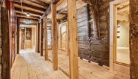 Den tradisjonelle svalgangen er et karakteristisk trekk ved bryggehusene på Bryggen og bidrar til Svensgårdens unike historiske uttrykk.