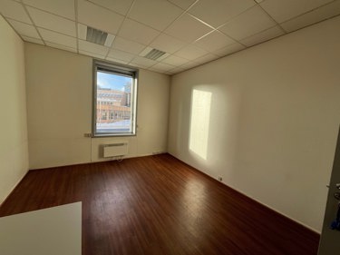 Kontor 417 - 22,3 kvm kr. 5.500 pr. mnd. Romslig og lyst kontor som vender ut mot Brugata og Gunerius.