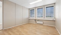 Innflyttingsklart kontor med gode muligheter for en effektiv arbeidsplass.