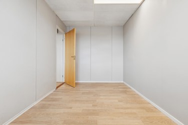 Effektivt kontorareal som passer godt for én til tre arbeidsplasser.