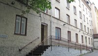 Inngangsparti i bakgården
