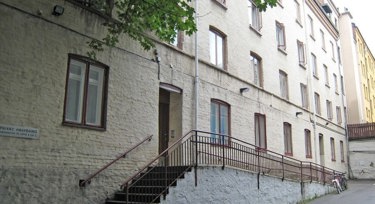 Inngangsparti i bakgården