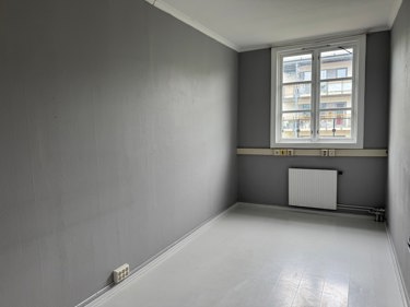 Kontor 424, pris: 3.850,- pr mnd. eks felleskostander. Akonto felleskostnader ca. 980,- pr mnd.