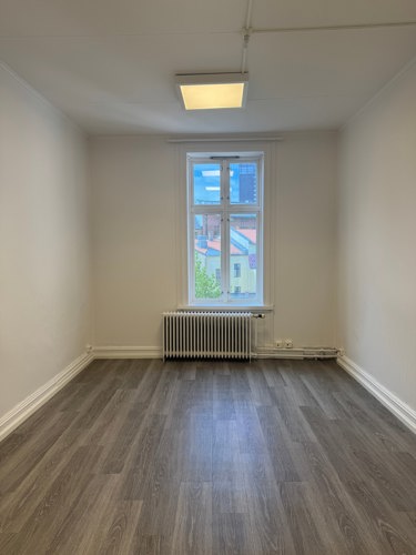 Kontor 315, pris: 4.500,- pr mnd. eks felleskostnader. Akonto felleskostnader ca. 1.300,- pr mnd.