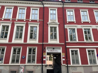 Eiendommen ligger vis a vis Pilestredet Park.