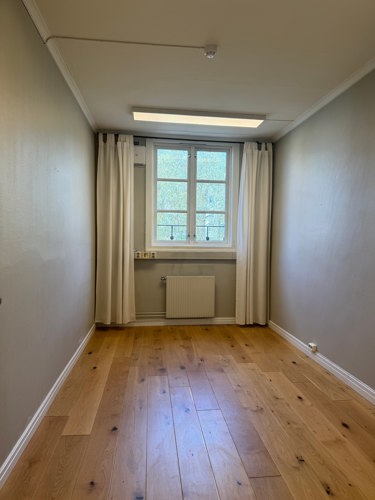 Kontor 420, pris: 3.800,- pr mnd. eks felleskostnader. Akonto felleskostnader ca. 900,- pr mnd.