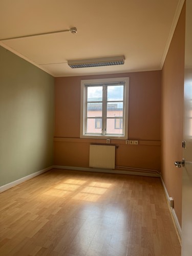 Kontor 418, pris: 4.000,- pr mnd. eks felleskostnader. Akonto felleskostnader ca. 1.020,- pr mnd.